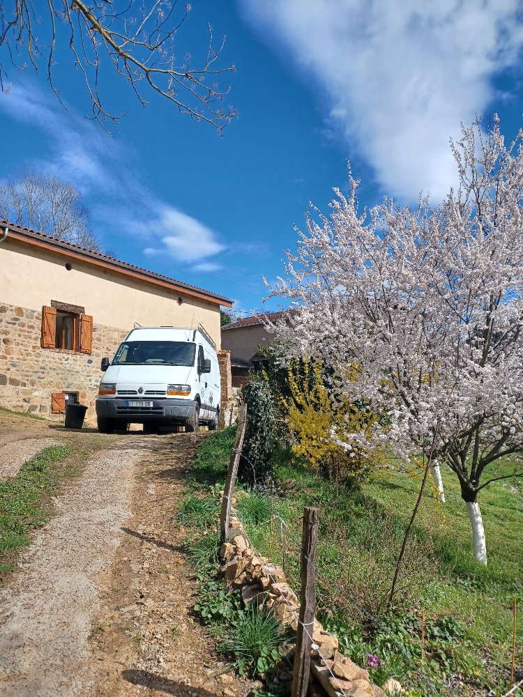 Aire camping-car  Brullioles (69690) - Photo 3